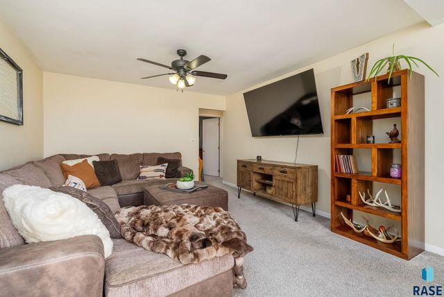 3112 E 19th St Street, Sioux Falls, SD 57103