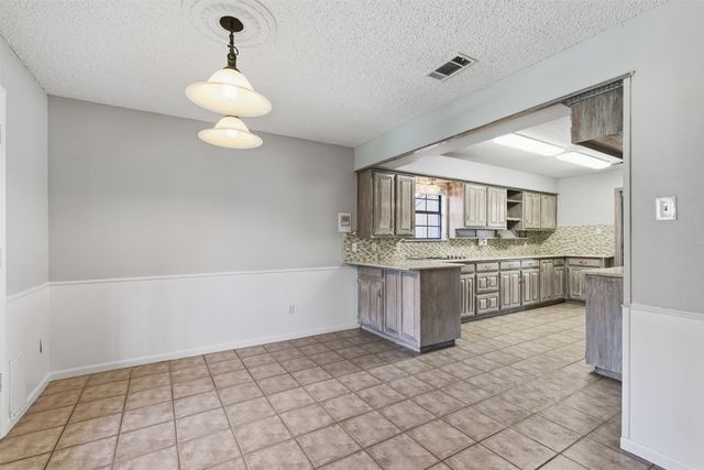 1905 Wimbledon Drive, Arlington, TX 76017