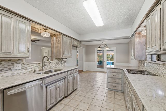 1905 Wimbledon Drive, Arlington, TX 76017