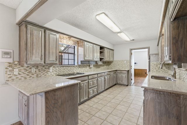 1905 Wimbledon Drive, Arlington, TX 76017