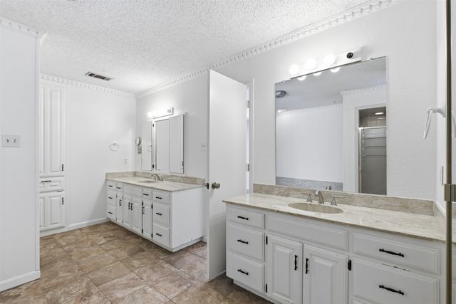 1905 Wimbledon Drive, Arlington, TX 76017