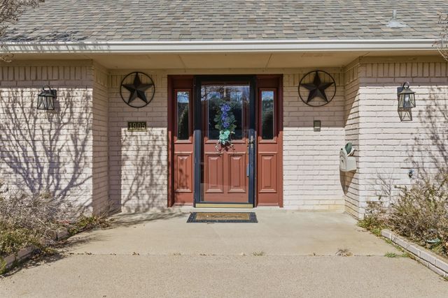 1905 Wimbledon Drive, Arlington, TX 76017