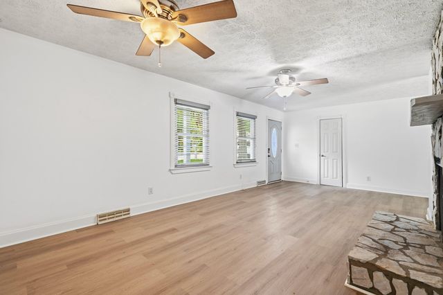 220 Crestwood Drive, Summerville, SC 29483