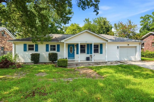 220 Crestwood Drive, Summerville, SC 29483
