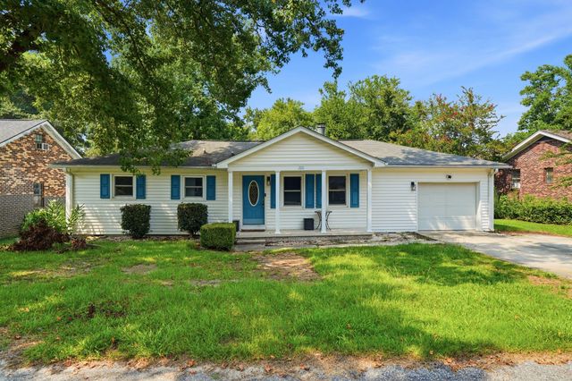 220 Crestwood Drive, Summerville, SC 29483