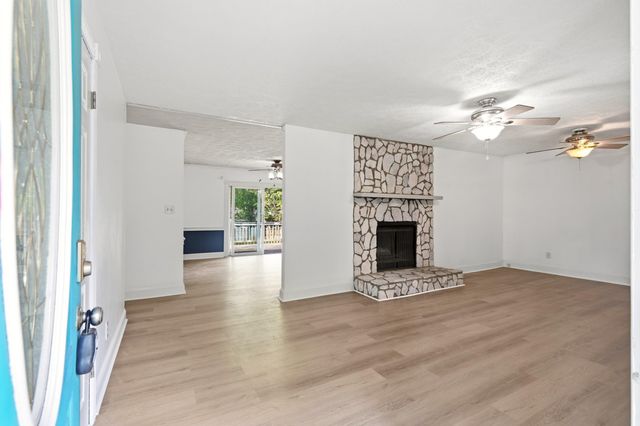220 Crestwood Drive, Summerville, SC 29483