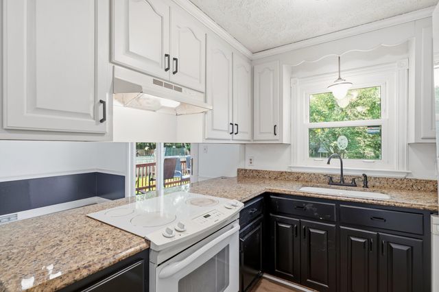 220 Crestwood Drive, Summerville, SC 29483