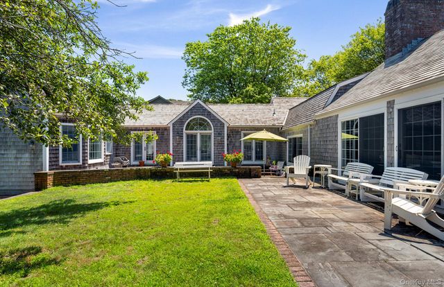 19 Quaquanantuck Lane, Quogue, NY 11959