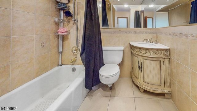 7002 Kennedy Blvd, Guttenberg Town, NJ 07093