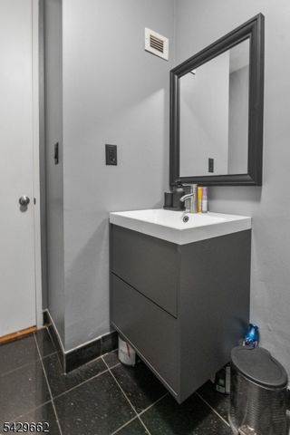 7002 Kennedy Blvd, Guttenberg Town, NJ 07093