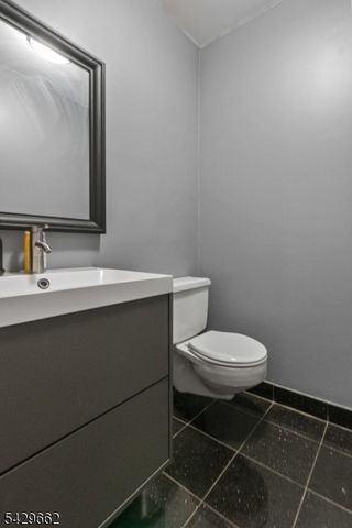 7002 Kennedy Blvd, Guttenberg Town, NJ 07093