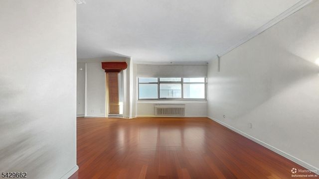 7002 Kennedy Blvd, Guttenberg Town, NJ 07093