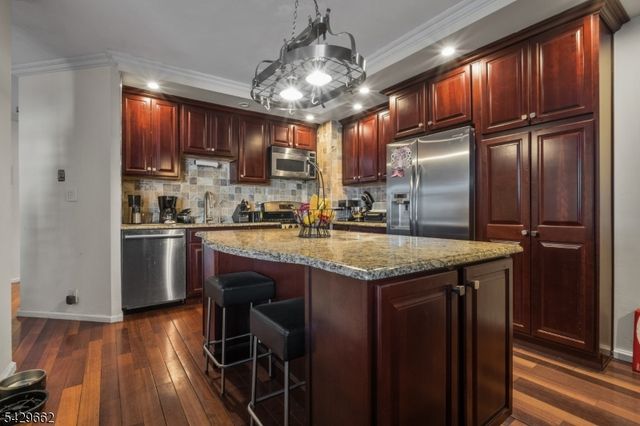 7002 Kennedy Blvd, Guttenberg Town, NJ 07093