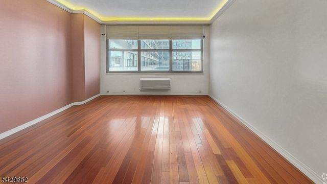 7002 Kennedy Blvd, Guttenberg Town, NJ 07093