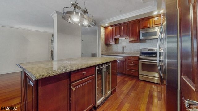 7002 Kennedy Blvd, Guttenberg Town, NJ 07093