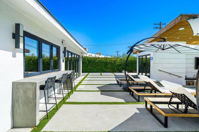 359 W Avenida Cerca, Palm Springs, CA 92262