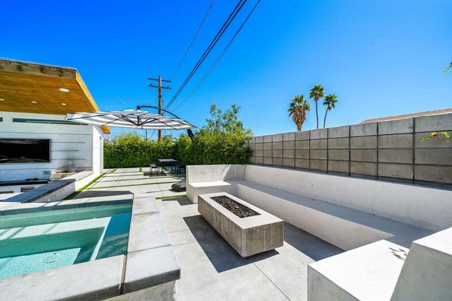 359 W Avenida Cerca, Palm Springs, CA 92262