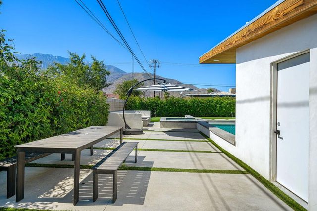 359 W Avenida Cerca, Palm Springs, CA 92262