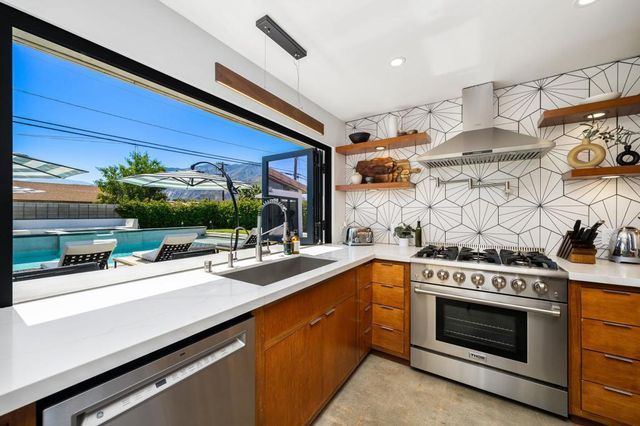 359 W Avenida Cerca, Palm Springs, CA 92262