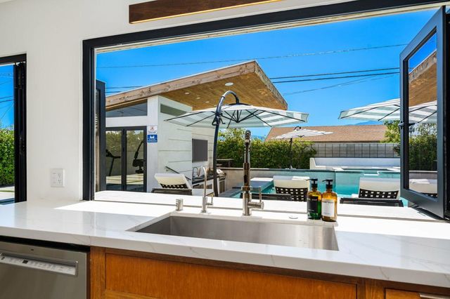 359 W Avenida Cerca, Palm Springs, CA 92262