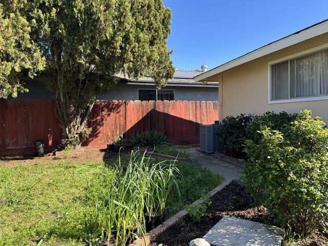 6620 N Sierra Vista Avenue, Fresno, CA 93710