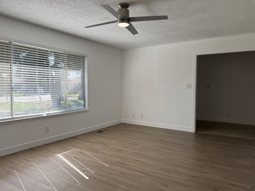 Image 13 of property listing at 6620 N Sierra Vista Avenue, Fresno, CA 93710