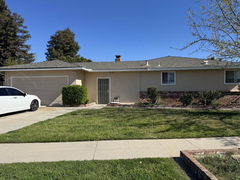 Image 2 of property listing at 6620 N Sierra Vista Avenue, Fresno, CA 93710