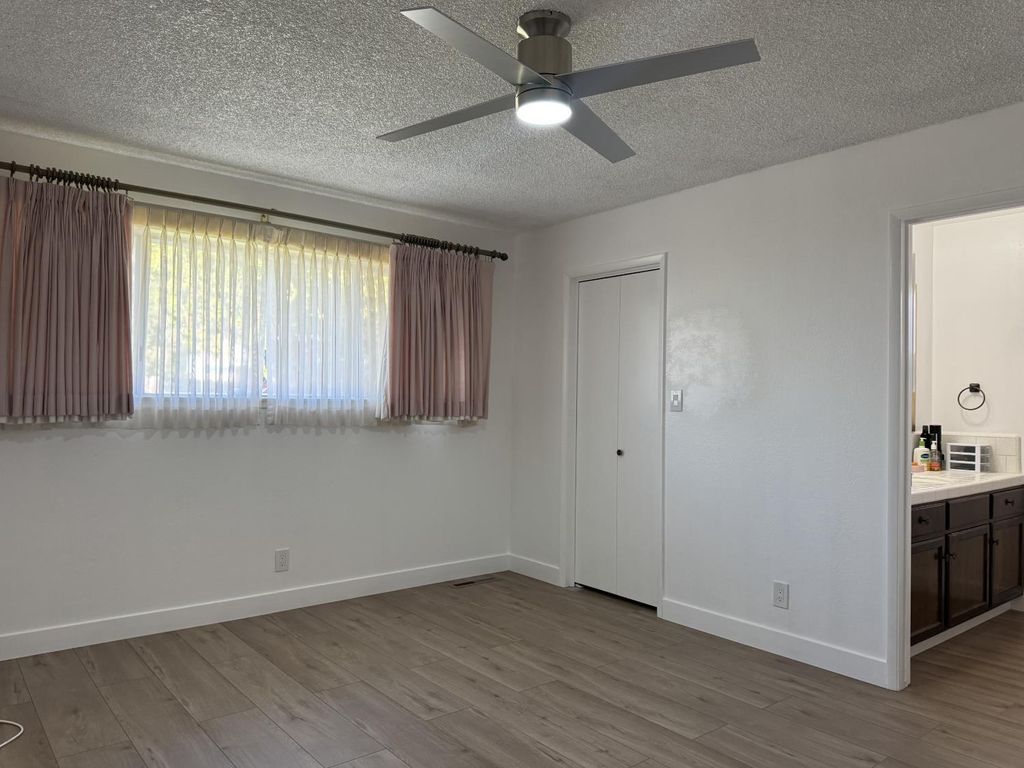 Image 20 of property listing at 6620 N Sierra Vista Avenue, Fresno, CA 93710