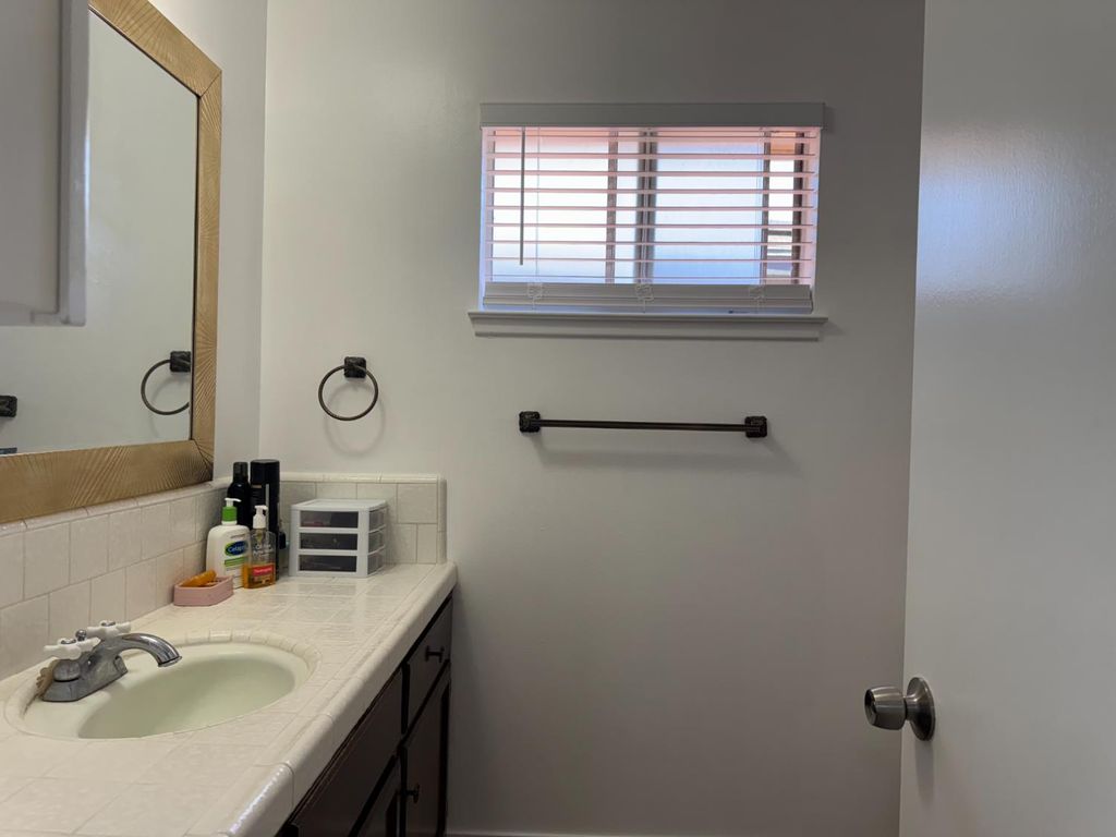Image 21 of property listing at 6620 N Sierra Vista Avenue, Fresno, CA 93710