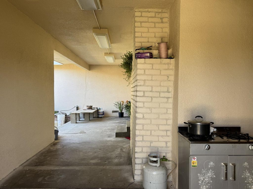 Image 24 of property listing at 6620 N Sierra Vista Avenue, Fresno, CA 93710