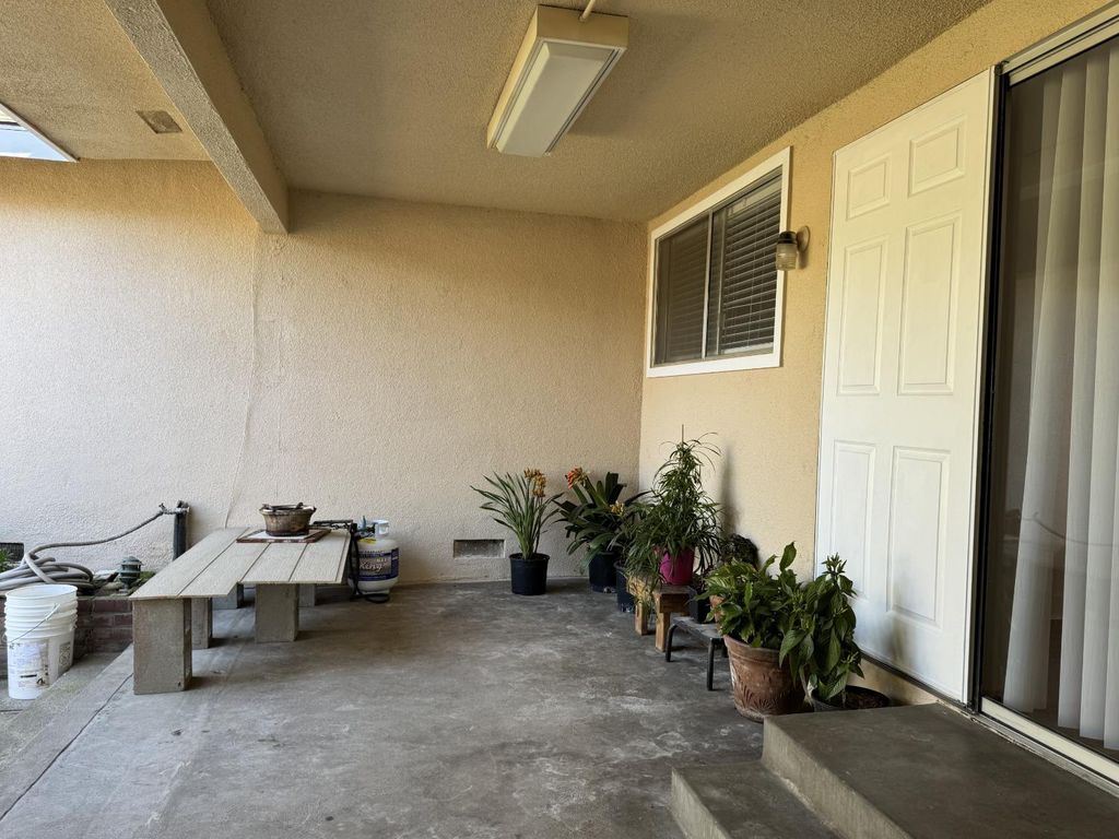 Image 25 of property listing at 6620 N Sierra Vista Avenue, Fresno, CA 93710