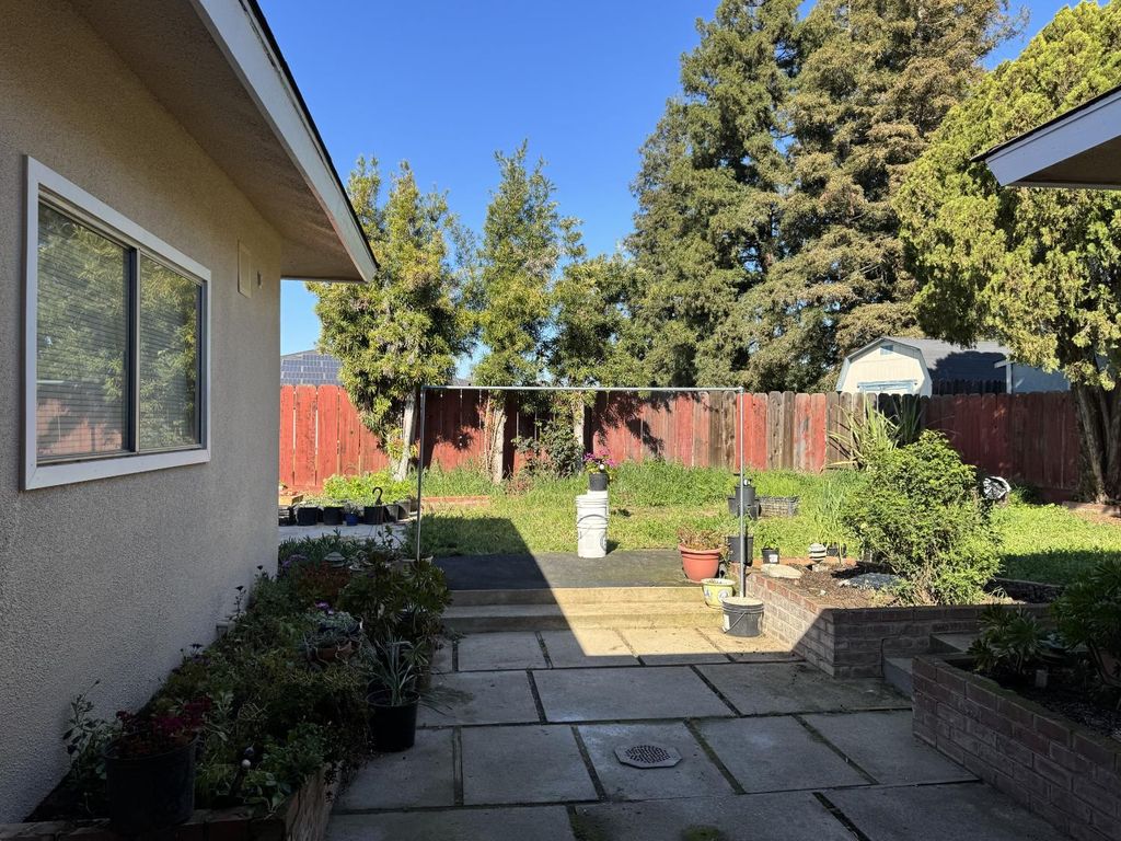 Image 26 of property listing at 6620 N Sierra Vista Avenue, Fresno, CA 93710