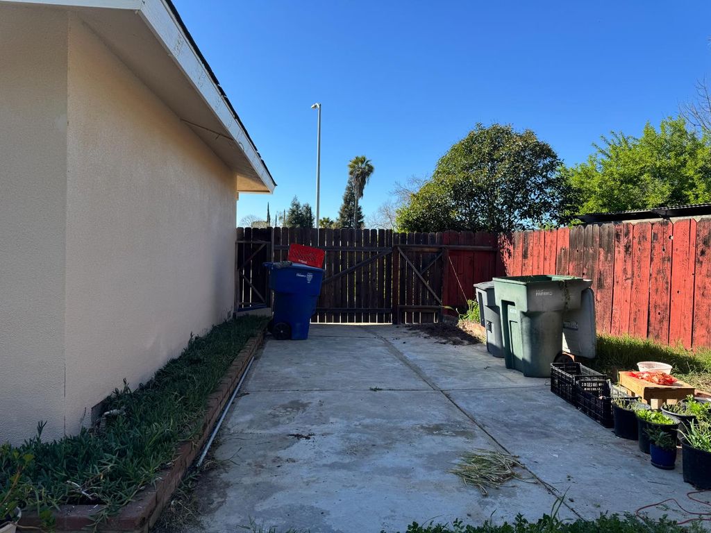 Image 27 of property listing at 6620 N Sierra Vista Avenue, Fresno, CA 93710