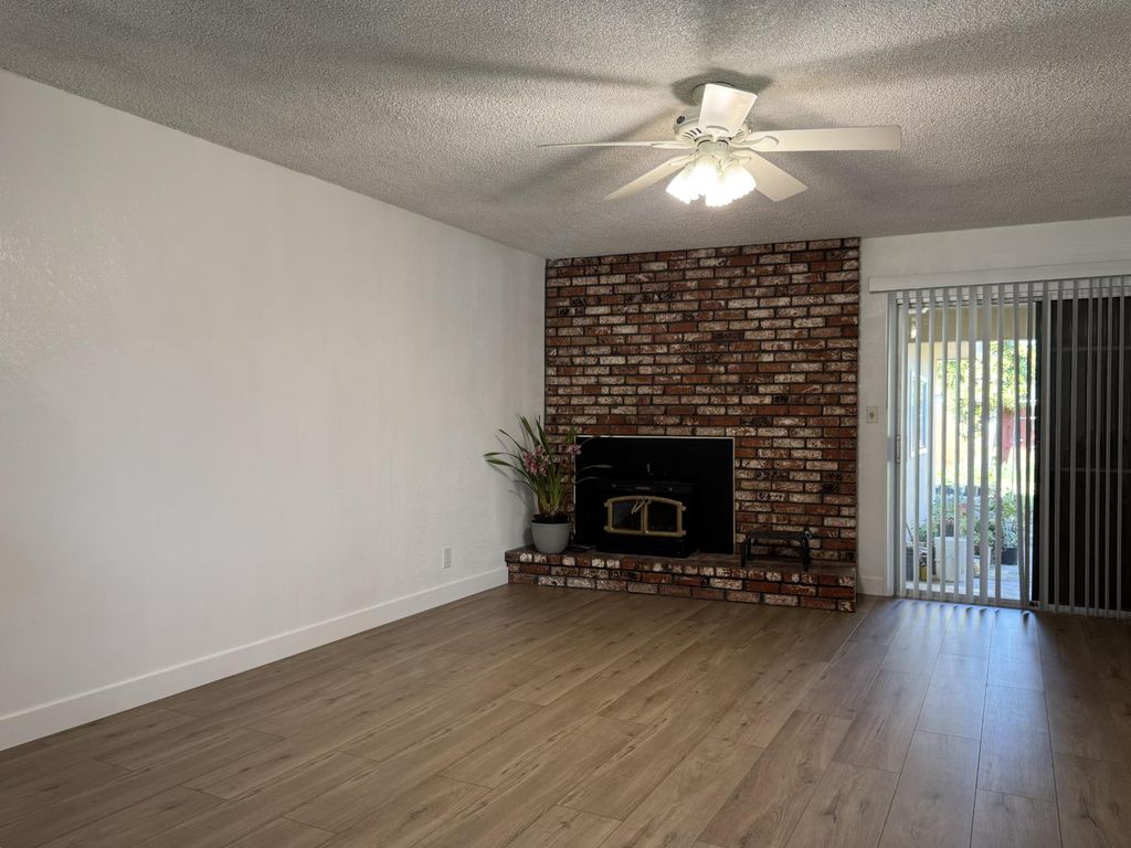 Image 7 of property listing at 6620 N Sierra Vista Avenue, Fresno, CA 93710