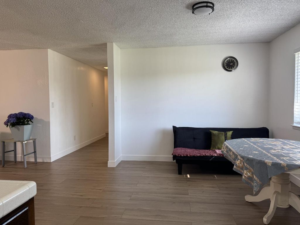 Image 9 of property listing at 6620 N Sierra Vista Avenue, Fresno, CA 93710