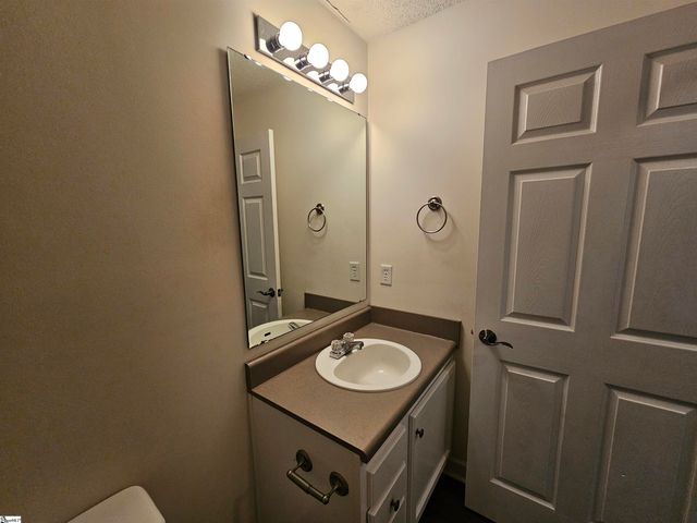 731 Harts Cove Way, Seneca, SC 29678