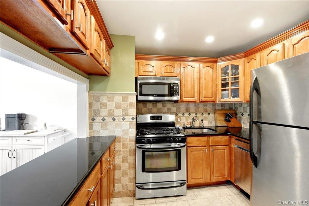 828 Pelhamdale Avenue 2P, New Rochelle, NY 10801 — photo 4