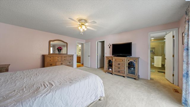 226 Pinetree Ln, Richland, WA 99352