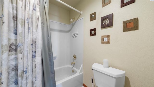 226 Pinetree Ln, Richland, WA 99352