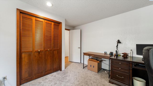 226 Pinetree Ln, Richland, WA 99352