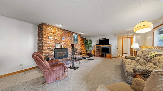 226 Pinetree Ln, Richland, WA 99352