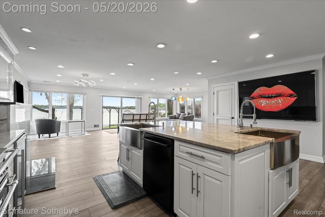 727 McDougal Drive, Waterford Charter Township, MI 48327