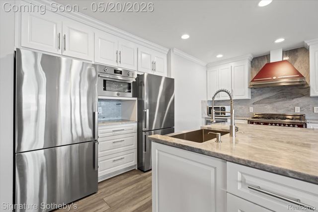 727 McDougal Drive, Waterford Charter Township, MI 48327