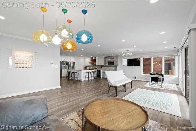 727 McDougal Drive, Waterford Charter Township, MI 48327