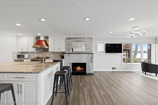 727 McDougal Drive, Waterford Charter Township, MI 48327