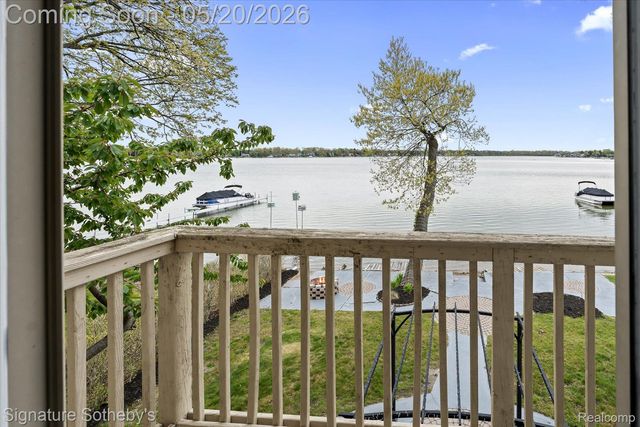 727 McDougal Drive, Waterford Charter Township, MI 48327