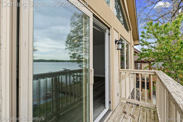 727 McDougal Drive, Waterford Charter Township, MI 48327