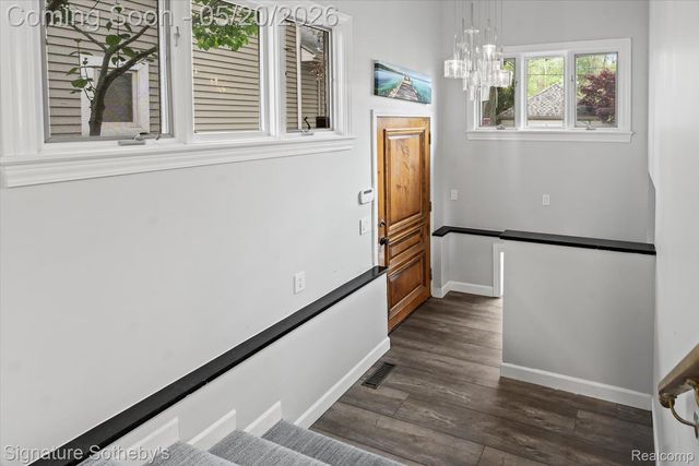 727 McDougal Drive, Waterford Charter Township, MI 48327