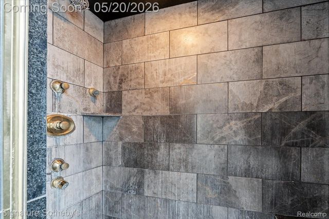 727 McDougal Drive, Waterford Charter Township, MI 48327