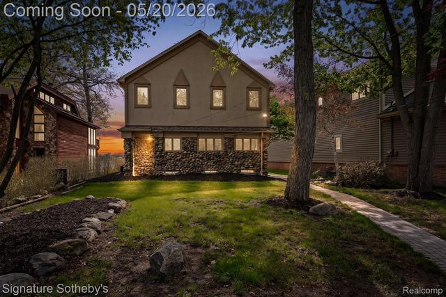 727 McDougal Drive, Waterford Charter Township, MI 48327
